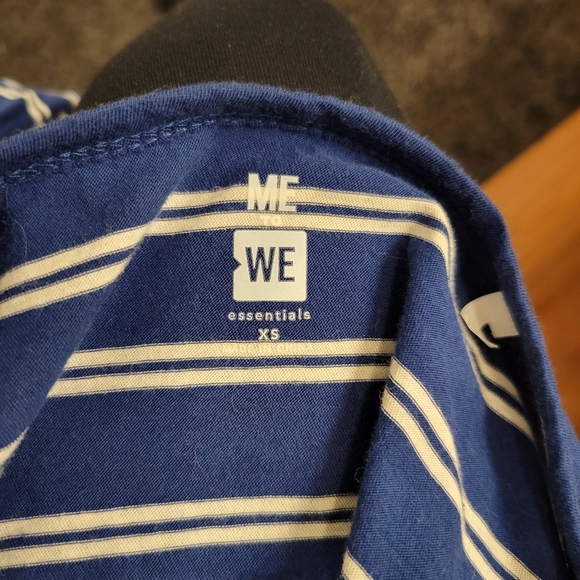 🟣 Host Pick🎉 Blue striped tie crop top - Picture 2 of 2